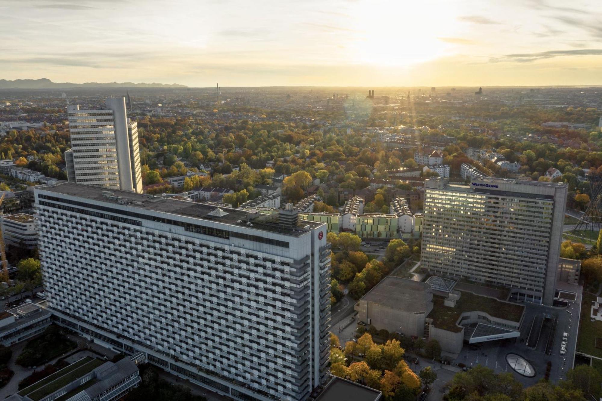 The Westin Grand Munich Hotel Kültér fotó Aerial view of the campus