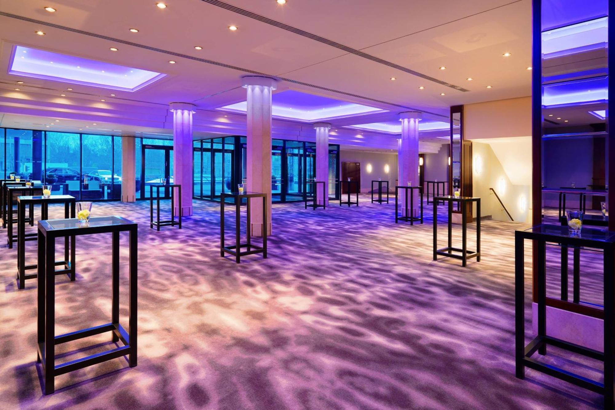 The Westin Grand Munich Hotel Kültér fotó The Westin Convention Center